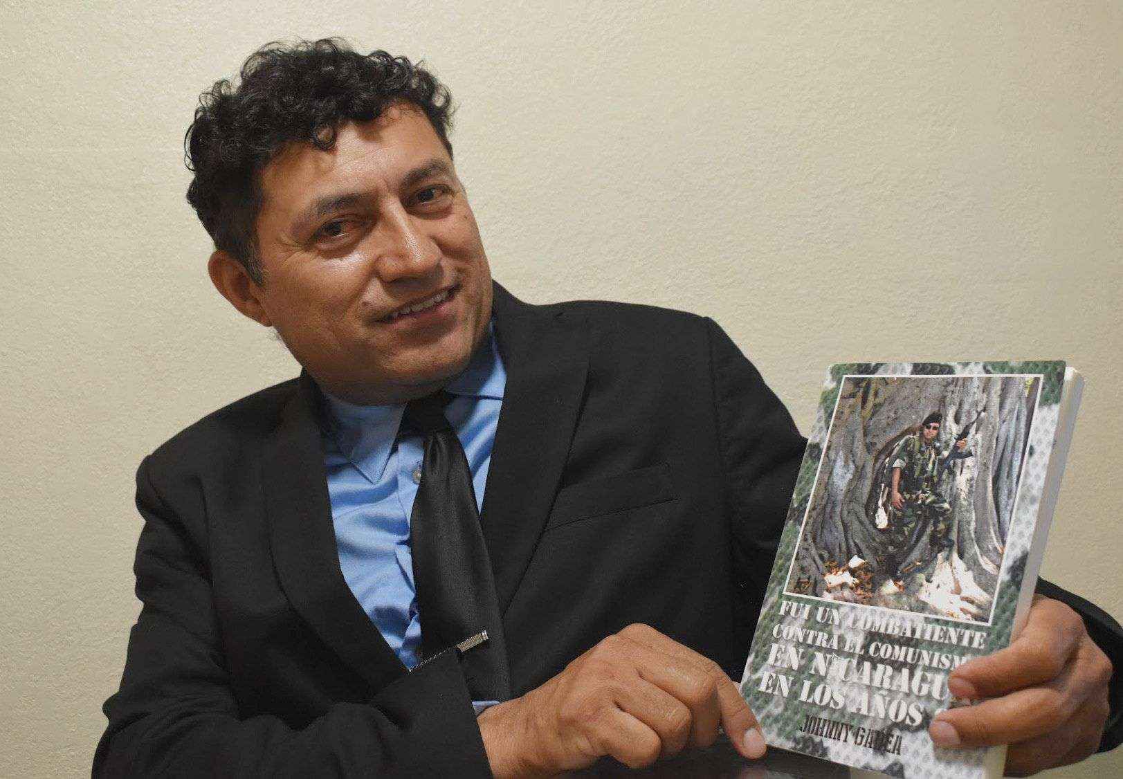 Johnny Gadea revela los duros hechos sobre las Guerras Nicaragüenses en una Autobiografía muy personal