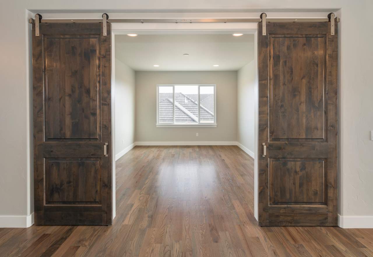 ¿Qué características aportan las puertas rústicas de interior de la empresa LosmaStudio?