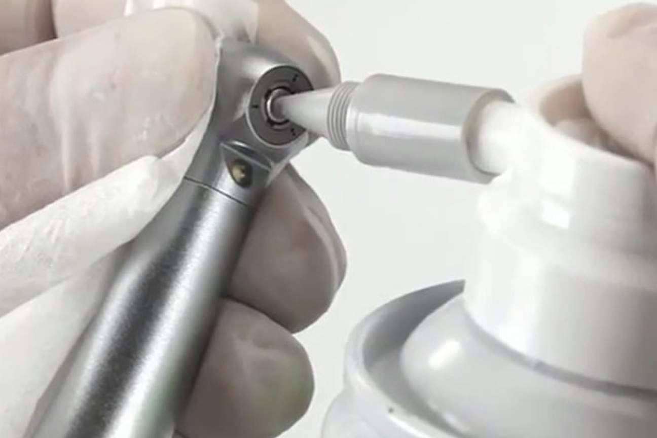 Los aceites de lubricación de Praezimed para el correcto mantenimiento de los instrumentales dentales