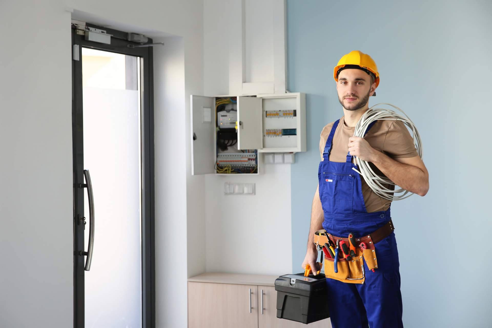 Electricistas Benalmádena 24h en la compañía Soluciones González
