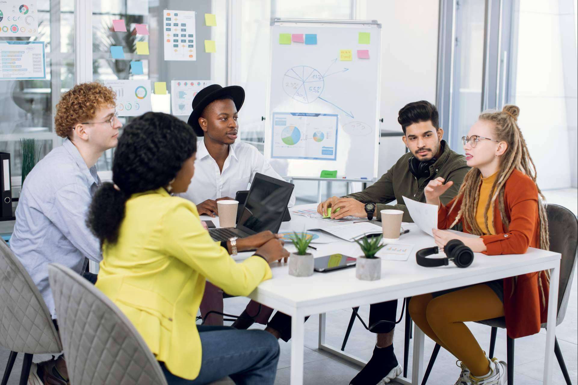 Estrategias de e-mail marketing y redes sociales con la agencia de marketing digital Mr. Robinson