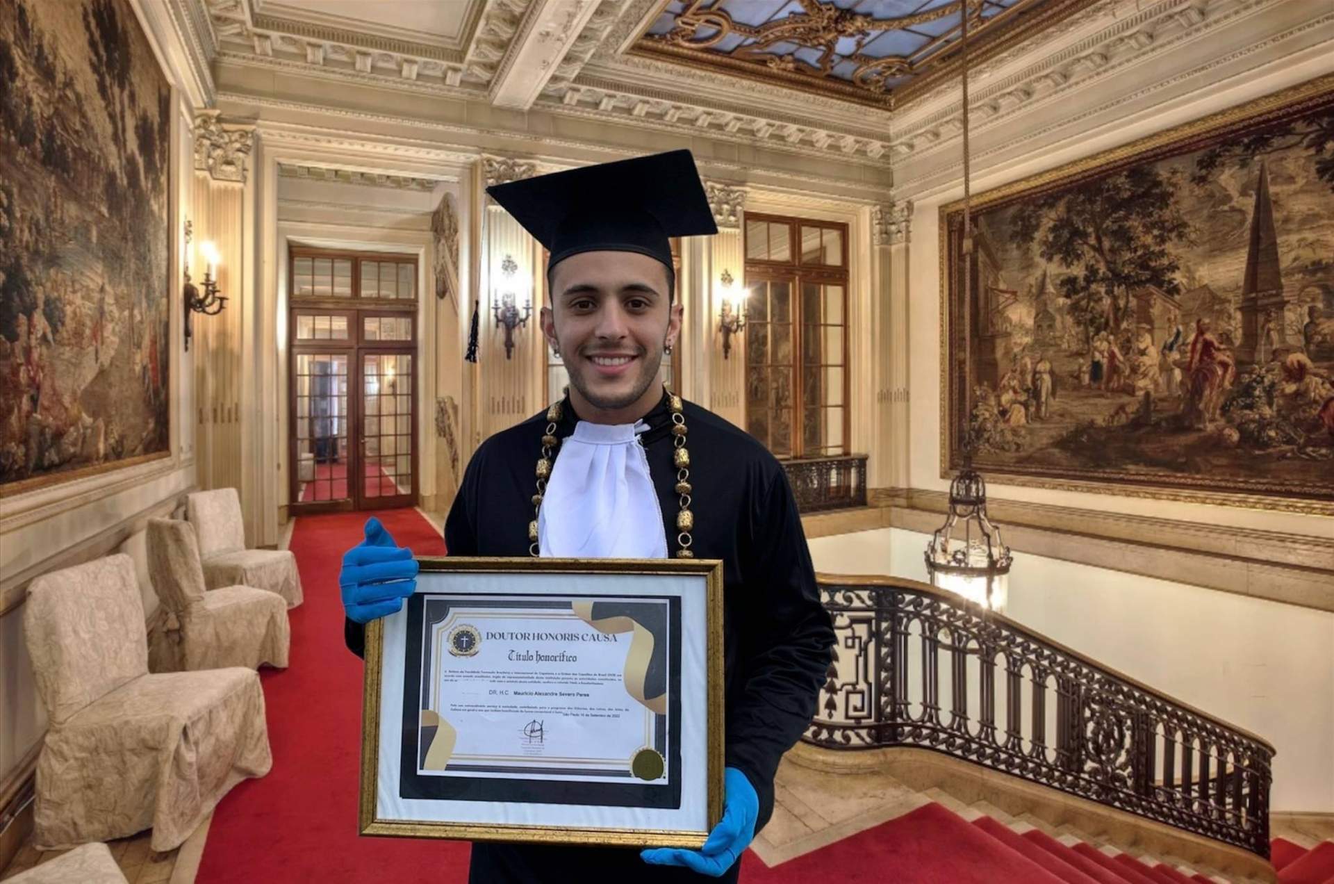Mauricio Severo recibe el título de Dr. Honoris Causas
