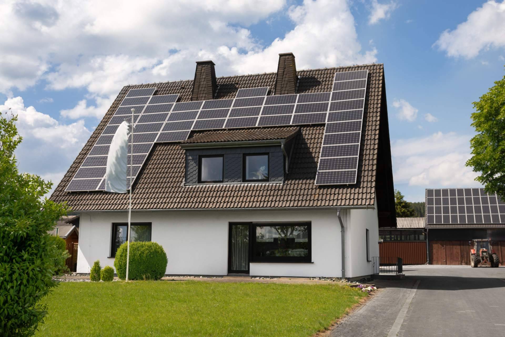 Con AhorraentuLuz y su propuesta de placas solares se puede conseguir una factura de luz a 0 €