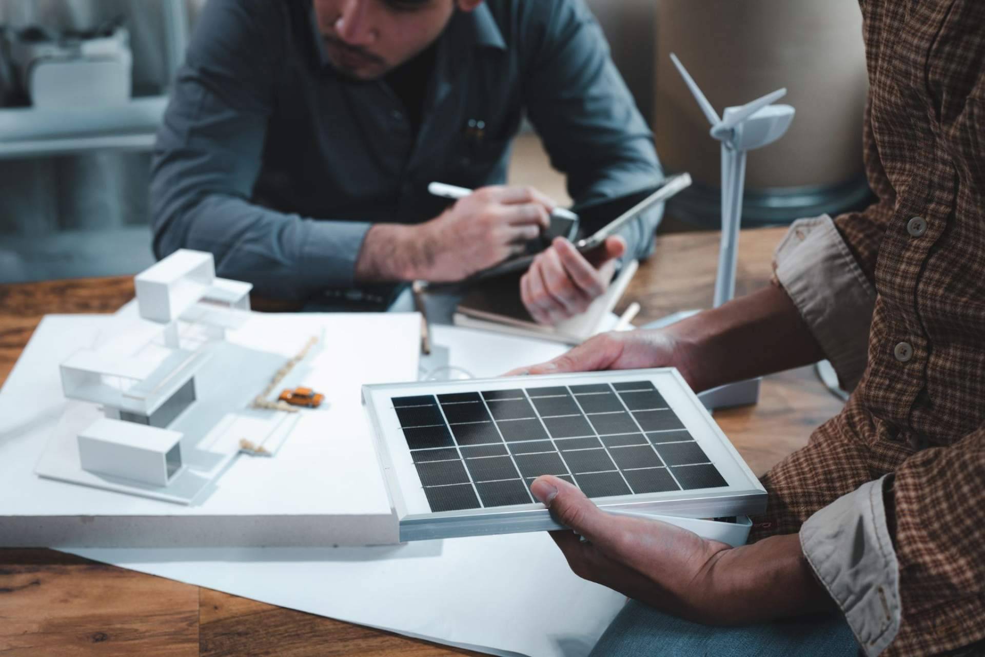 Cómo elegir la asesoría energética adecuada para un negocio de la mano de LuzHogar
