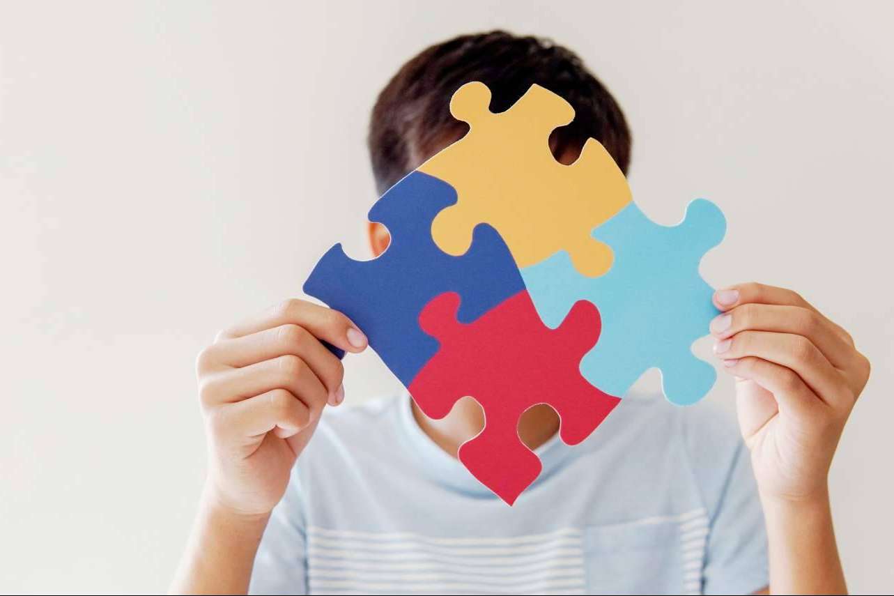 Enfocada en el autismo y sus necesidades, Autism Online Magazine, una revista en línea de América Latina