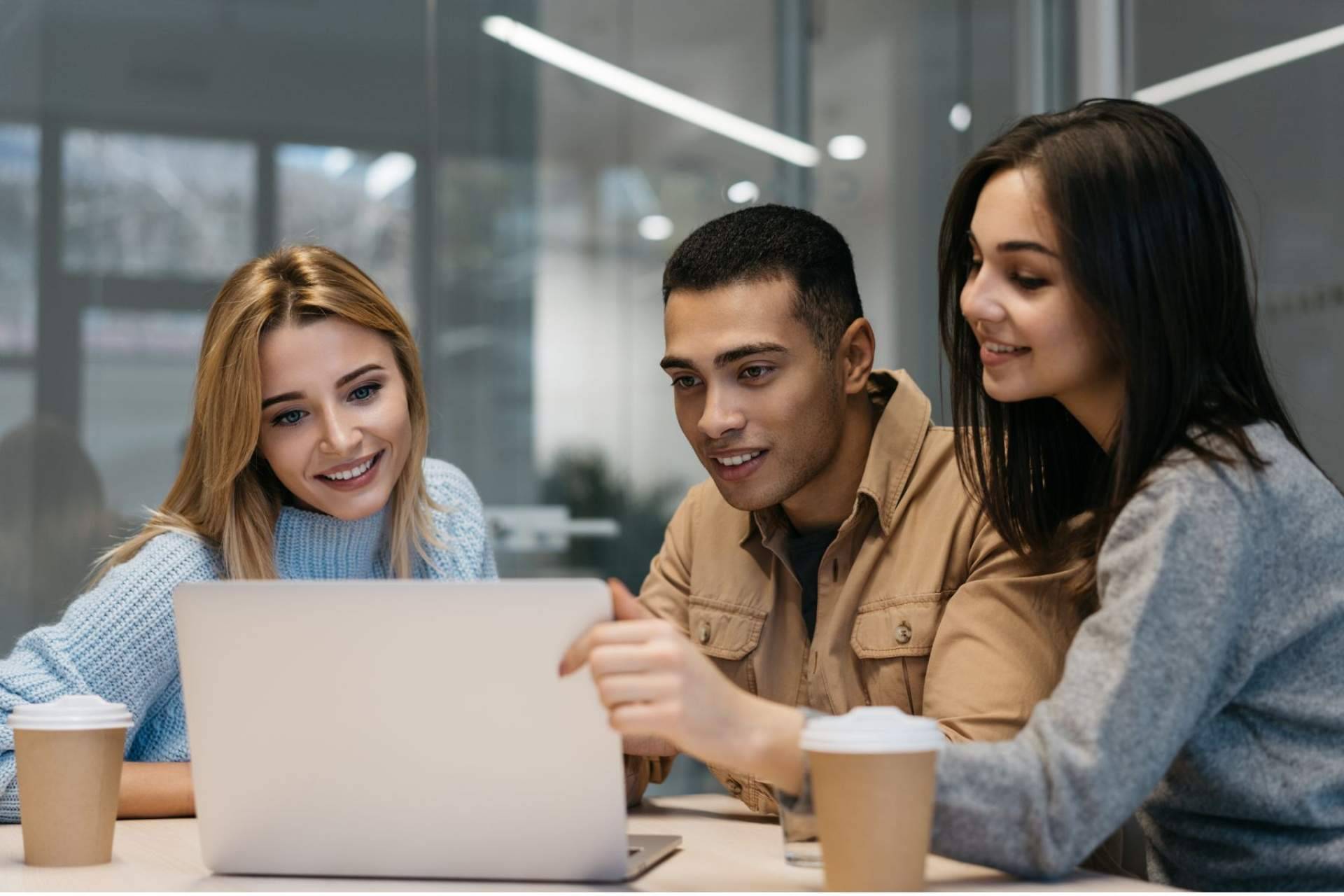 Esto No Es Noticia recalca la importancia de formarse en marketing digital de manera online