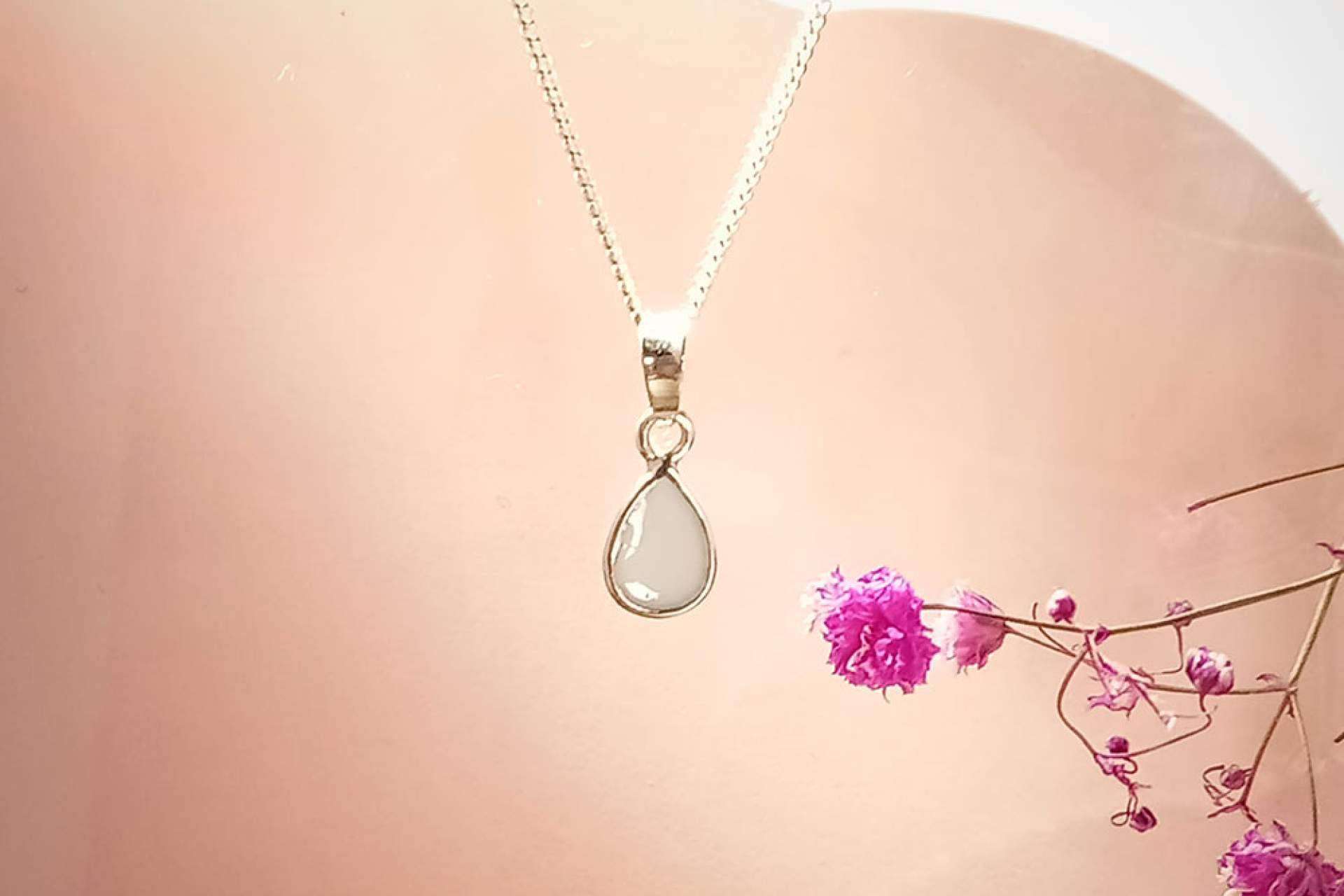 ¿Dónde encontrar joyas de leche materna con diseños combinables? Mamá de Lujo