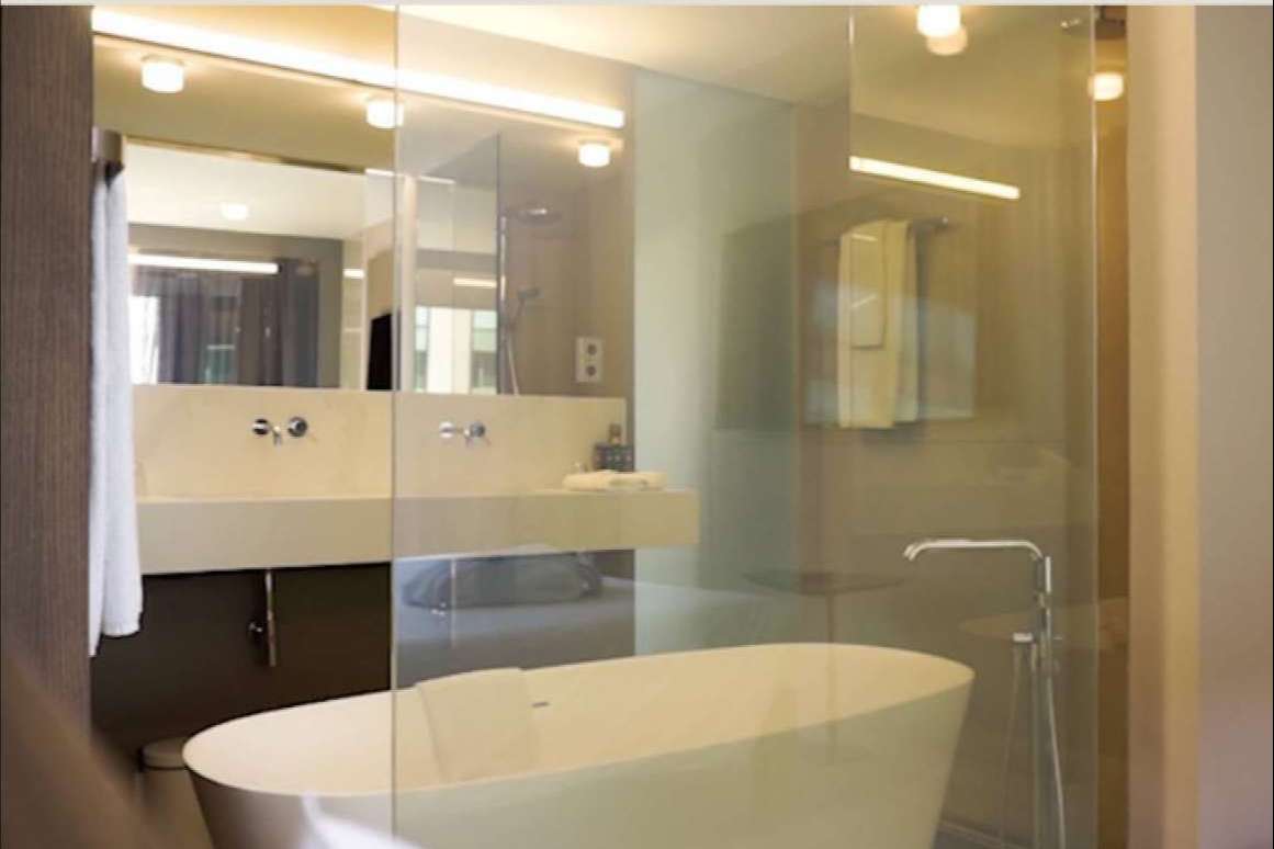 ¿Qué características presenta el cristal inteligente?, con OfficeDeco