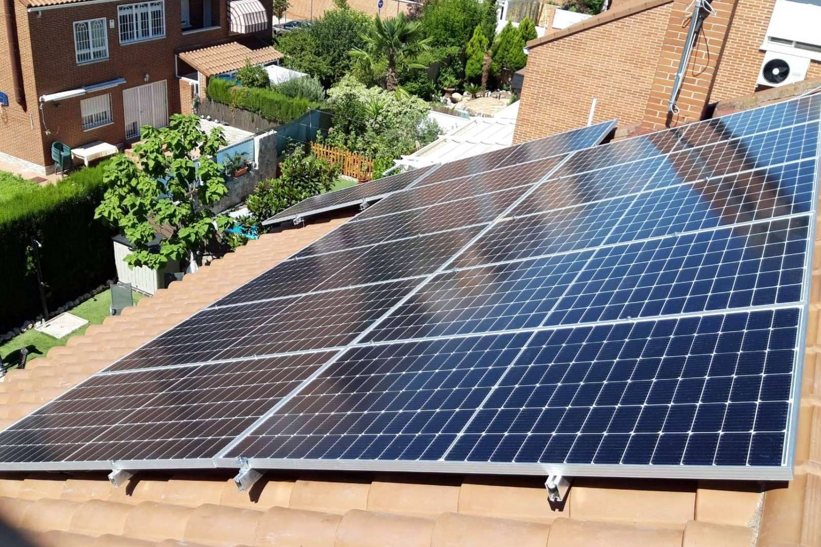 Biocay Energy habla de la importancia de instalar paneles solares en una industria o vivienda