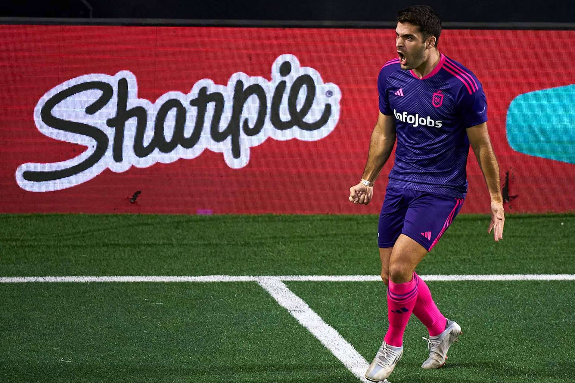 El jugador de fútbol becado en EE. UU. Albert Ruiz, se pasa a la Kings League