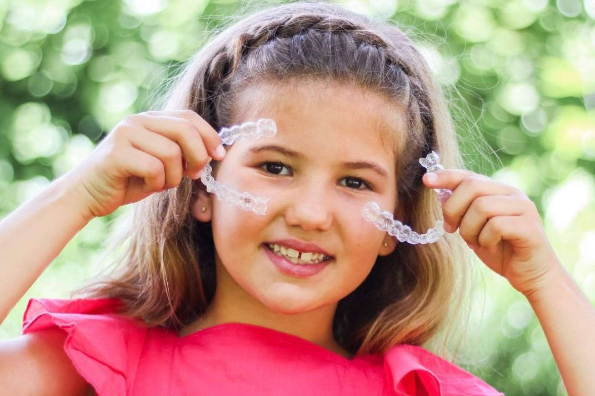 CLÍNICA CRISTINA VIYUELA + CO ofrece ortodoncia invisible Invisalign para la maloclusión dental
