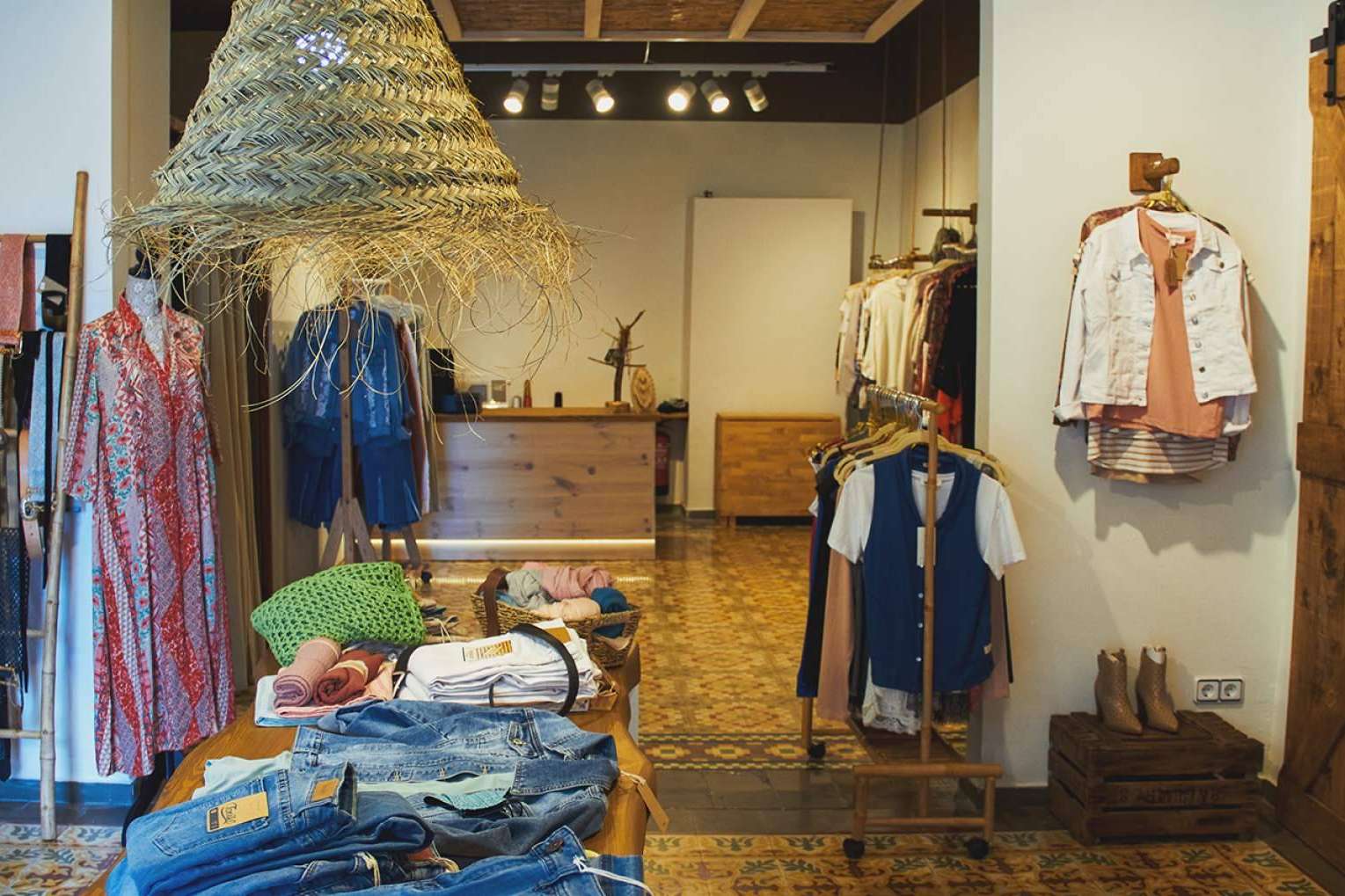 Tienda de ropa online de prendas elegantes y versátiles