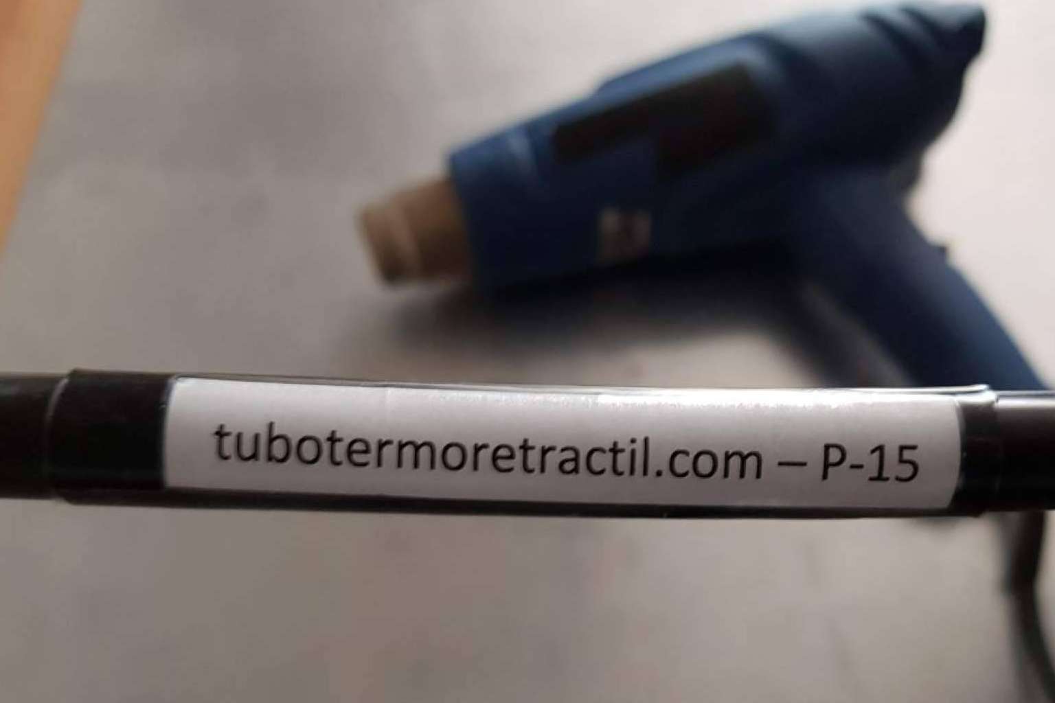 Las ventajas de contar con un manguito termoretractil transparente para visualizar las etiquetas de los cables eléctricos y de telecomunicaciones