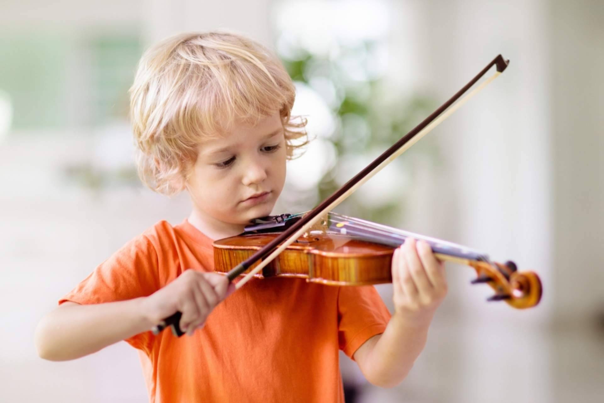 Por qué tocar un instrumento es importante para el desarrollo integral, según Escuela de Música La Clave