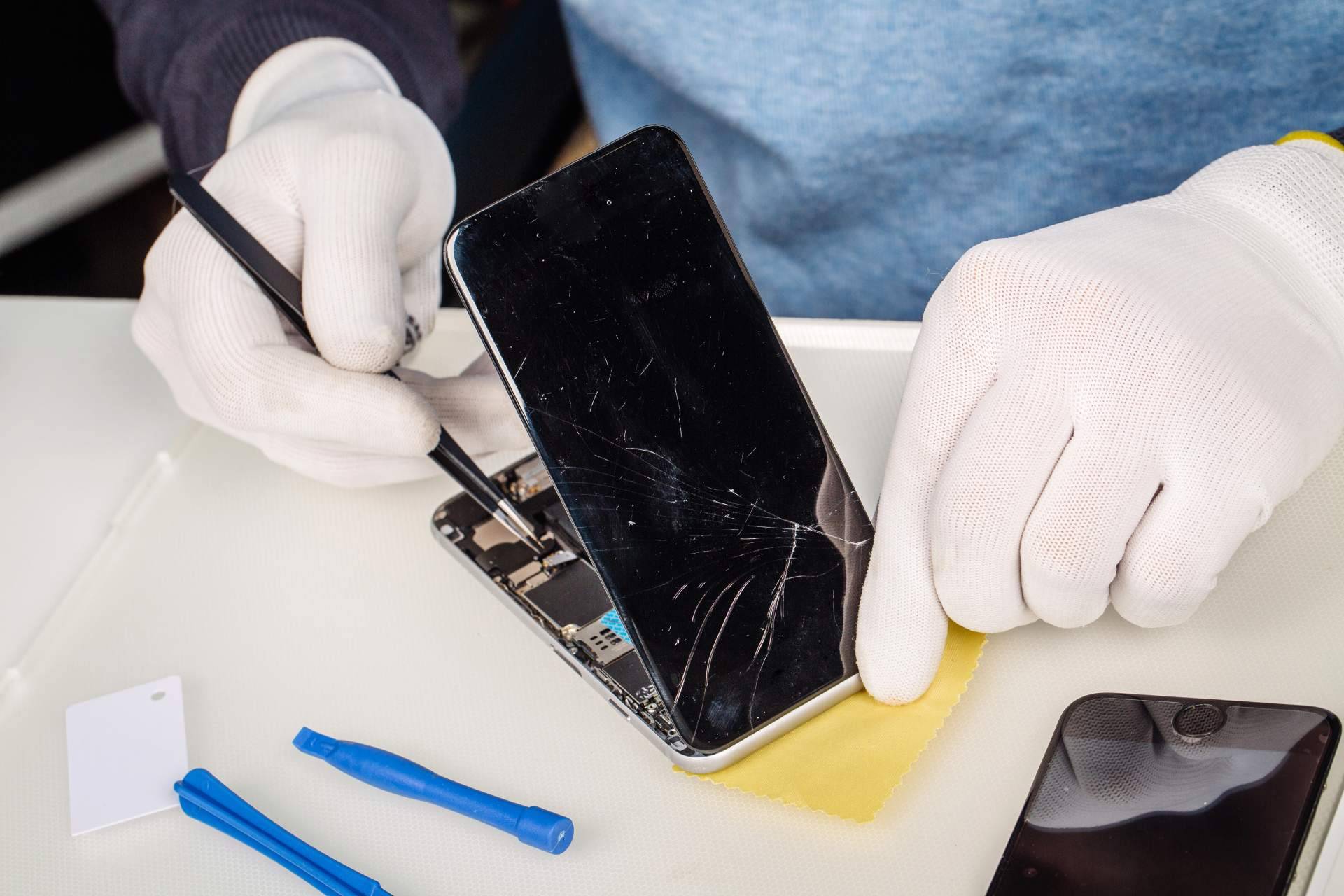¿Dónde cambiar una pantalla iPhone 13 Pro Max? Ovisat y su servicio de repuestos móviles