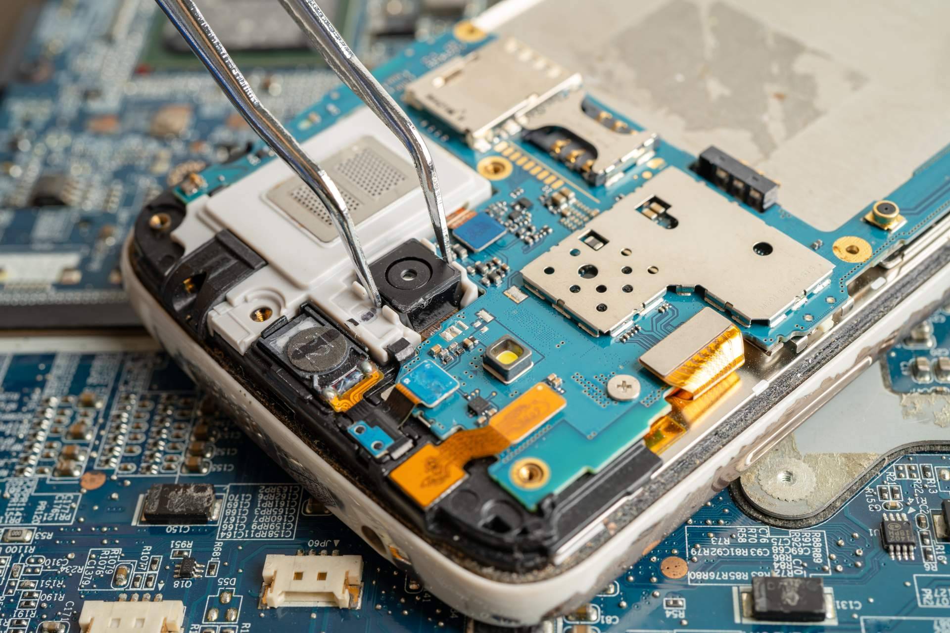 Ovisat, una tienda de repuestos móviles que dispone de baterías Apple
