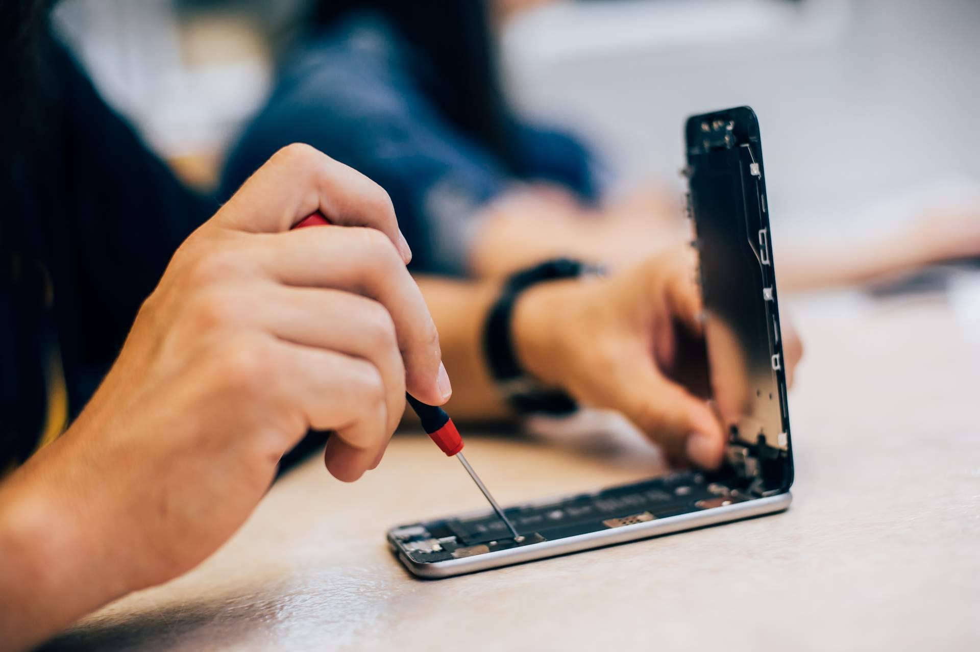 ¿Dónde encontrar un repuesto de placa base iPhone 12 Pro? Impextrom