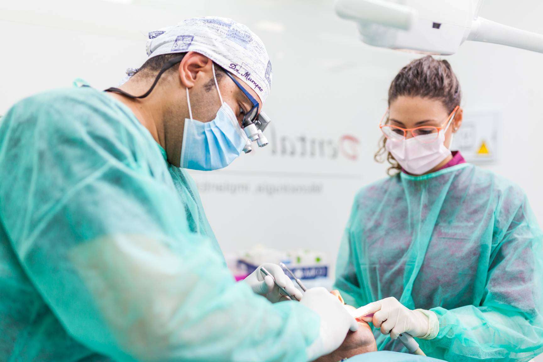 El diagnóstico detallado y presupuestos personalizados de Dental Implantologie