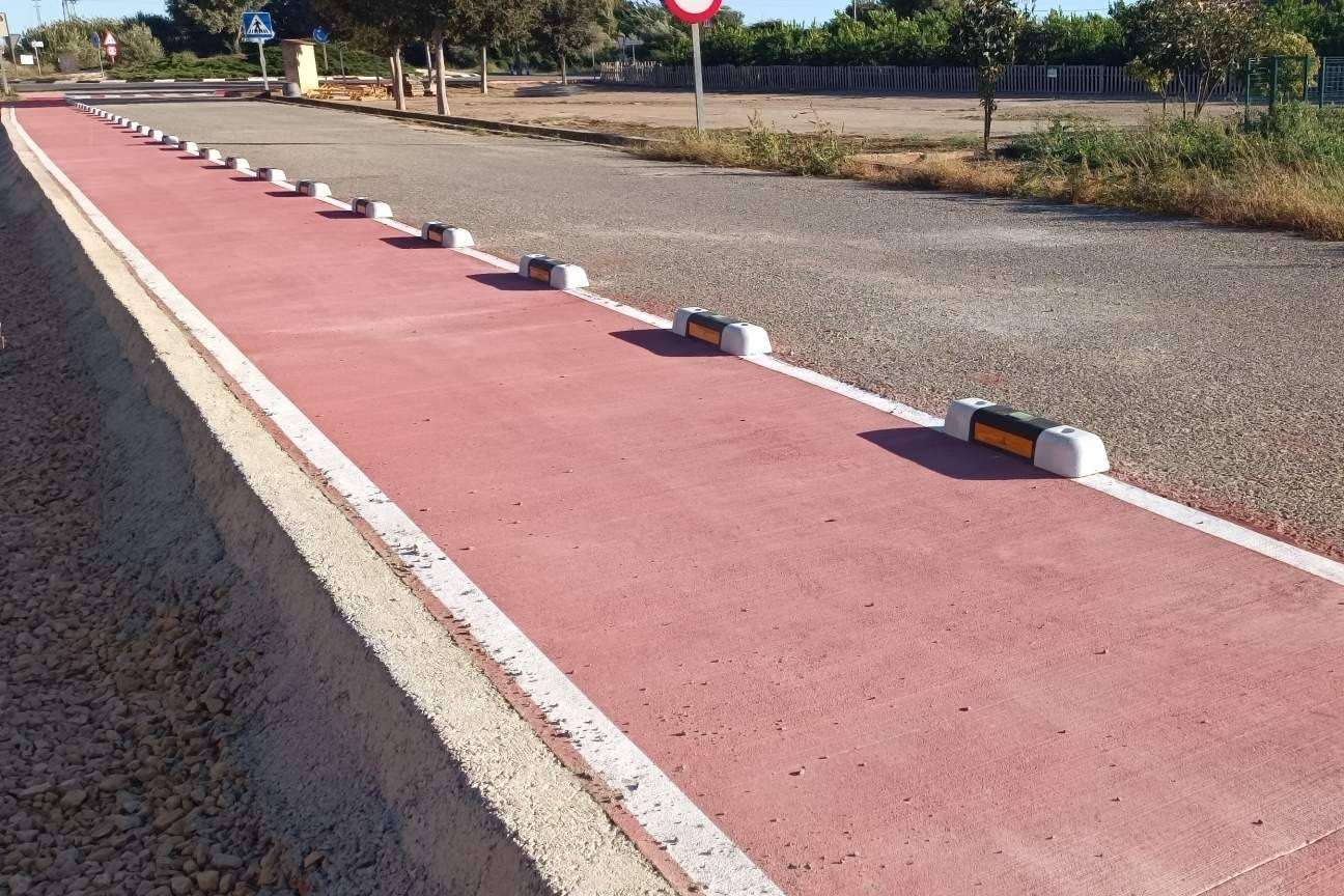 Los separadores de carril bici fotoluminiscentes de Abadecom son una alternativa segura, eficiente y duradera