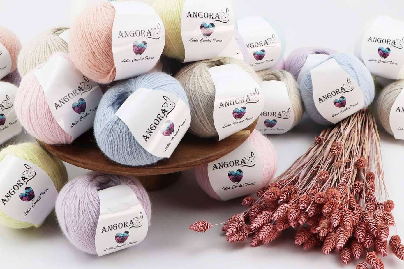 Accesorios y ropa para invierno cálidos con Lidia Crochet Tricot