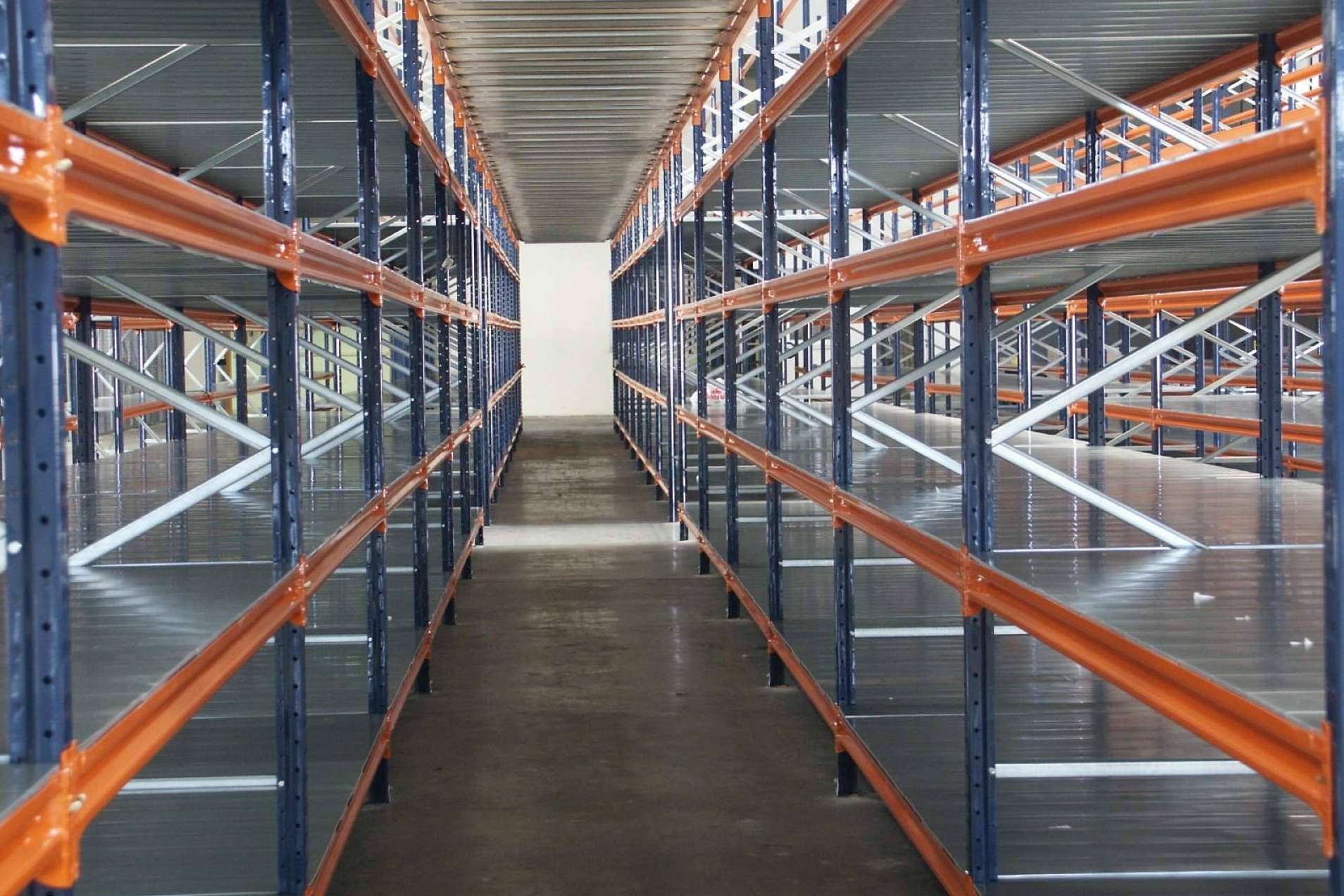 Dónde encontrar proyectos a medida de estanterías metálicas, con Logisprix