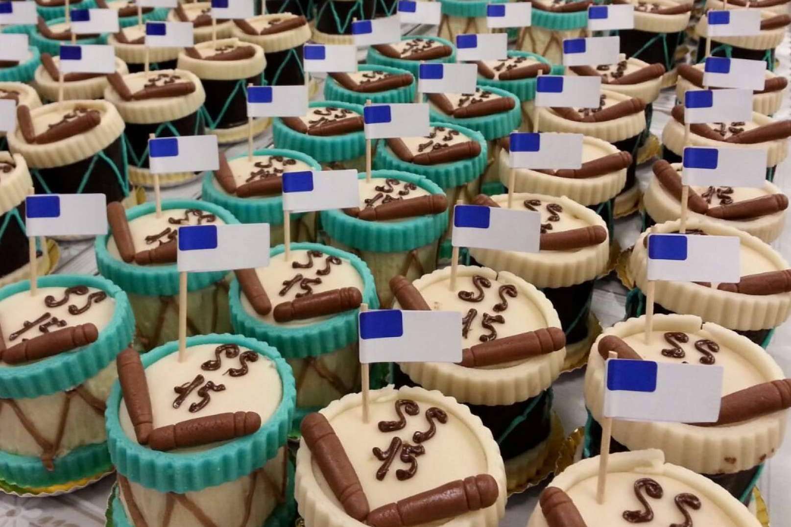 Adquirir el típico pastel en forma de tambor de la tamborrada de San Sebastián, en Pastelería Oiartzun