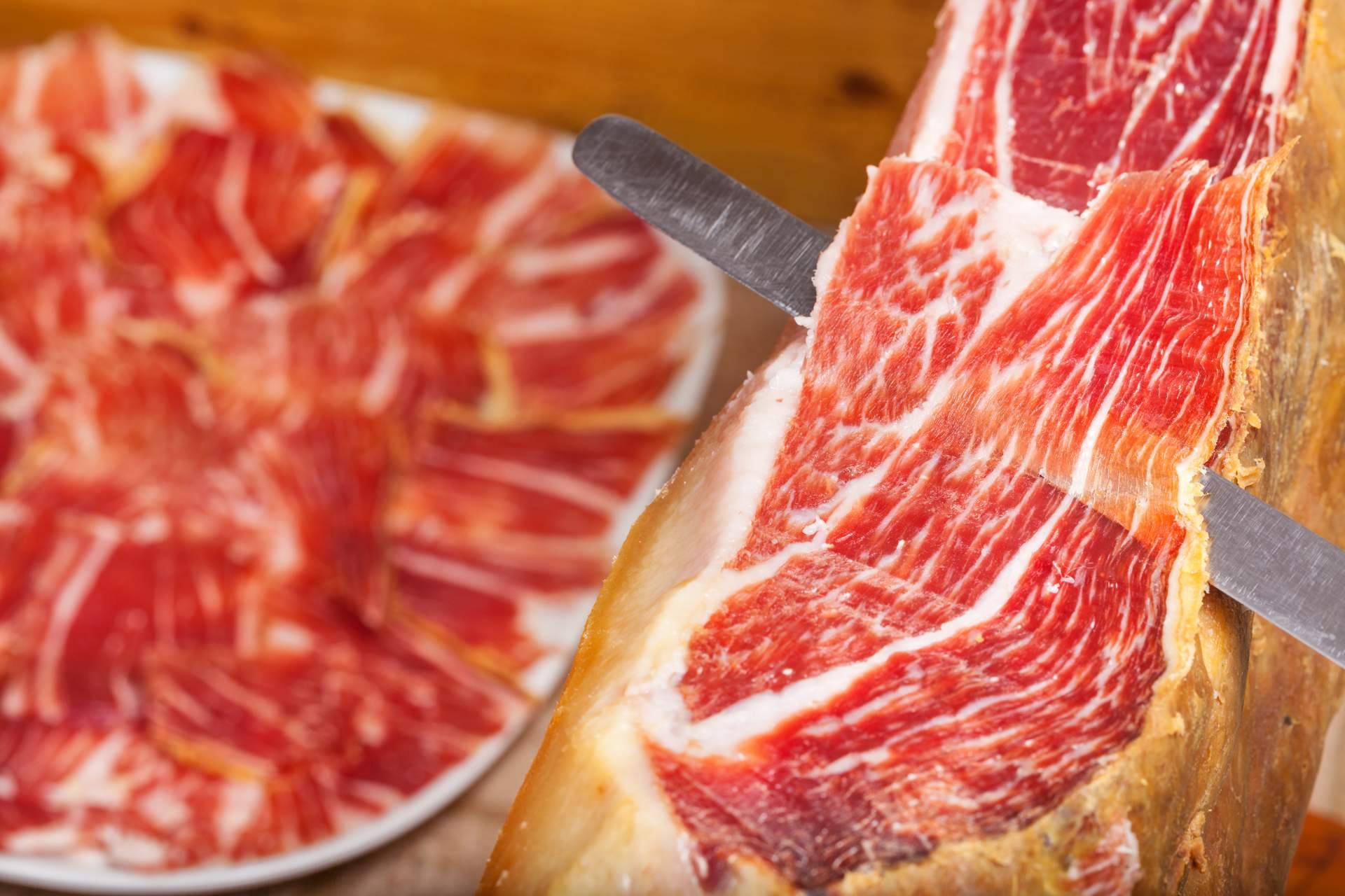 La tienda Repibérico indica cómo se corta el jamón de Jabugo