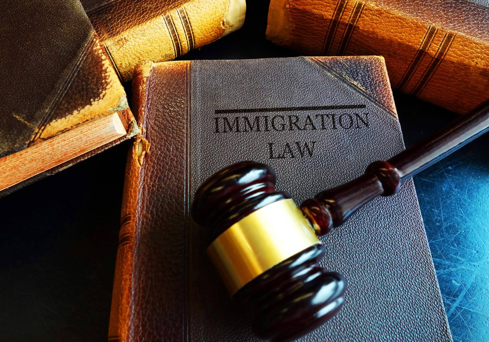 Los cambios para inmigrantes que contraen matrimonio con ciudadanos americanos, por Inmigración y Visas