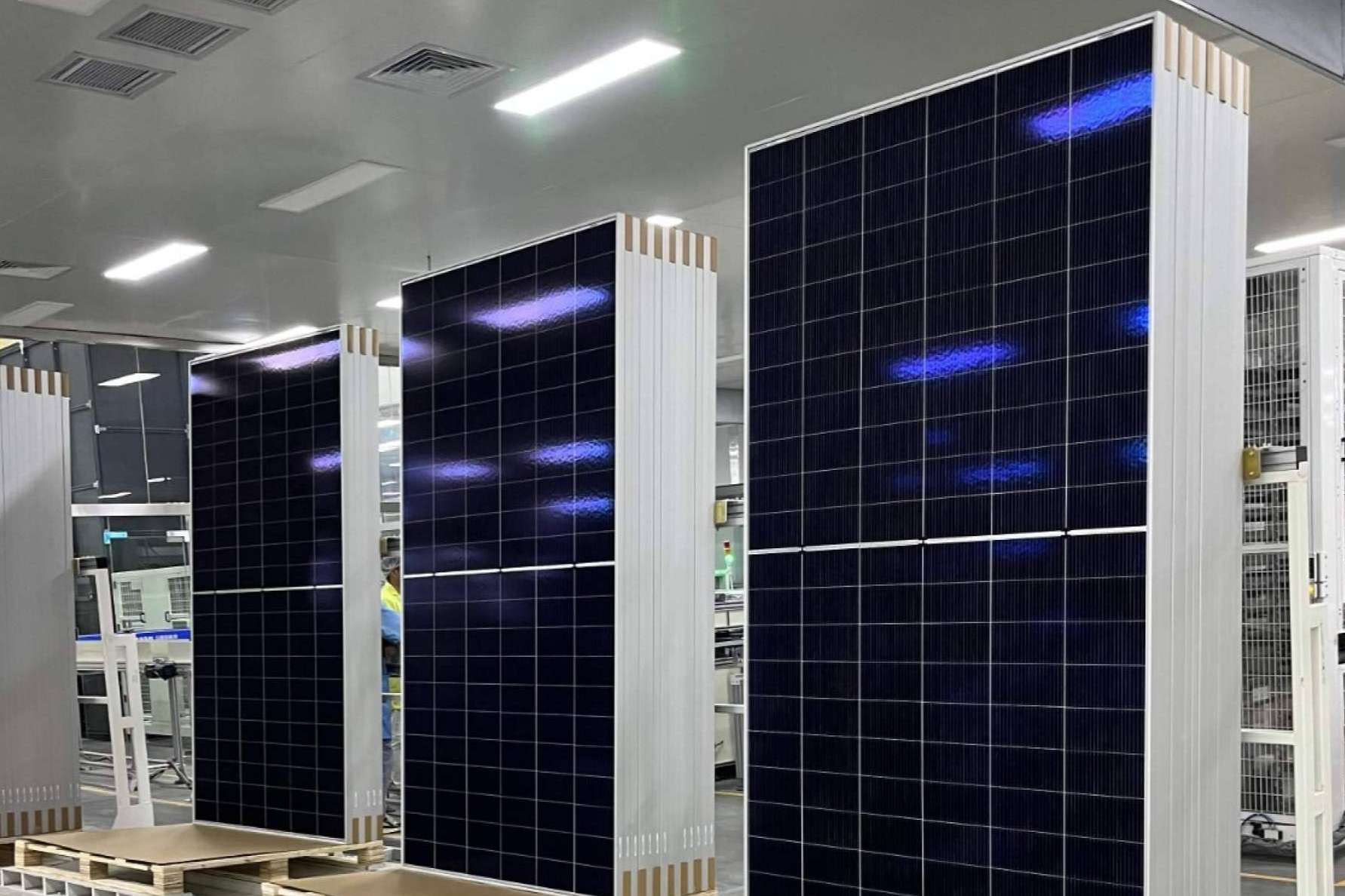 GoldProjects distribuye placas fotovoltaicas de la casa SUNEVO en España