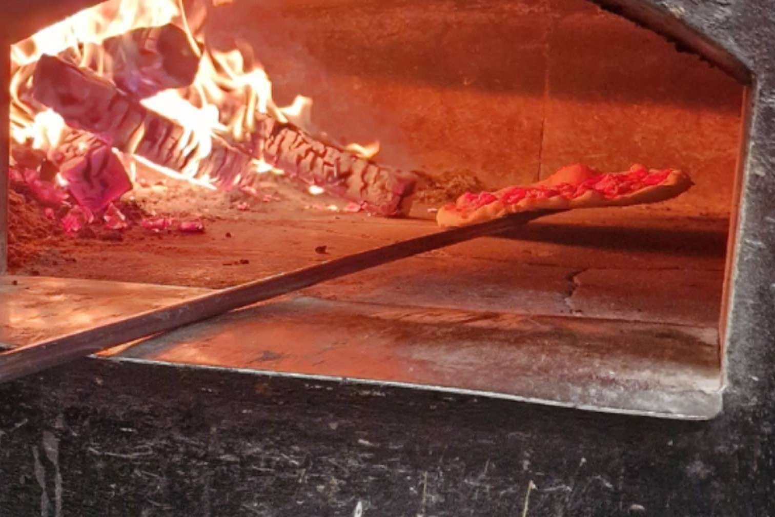 La leña de haya es un producto óptimo para los hornos de pizzerías napolitanas
