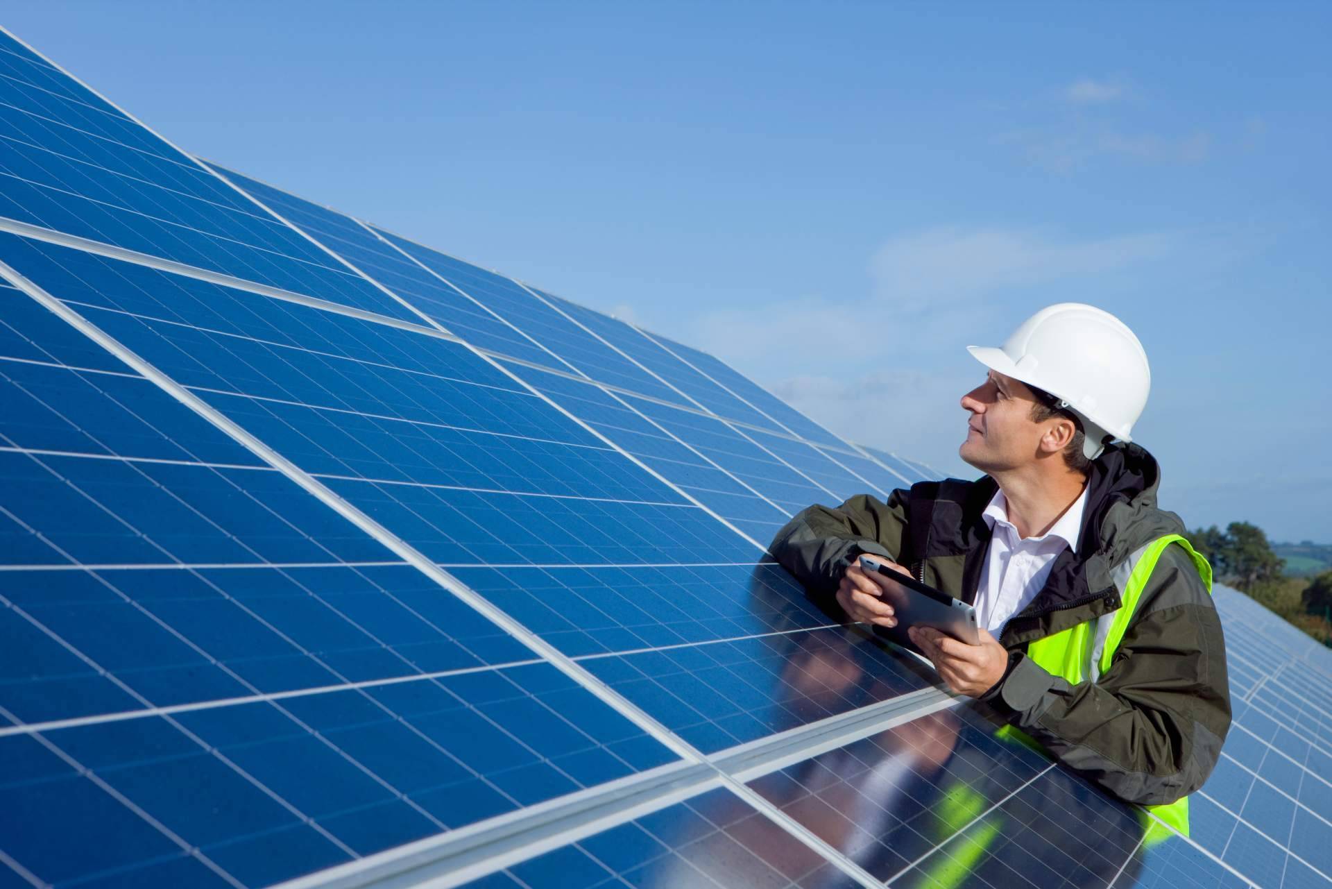 Instalar placas solares sin preocupaciones gracias a los especialistas de Naturclima