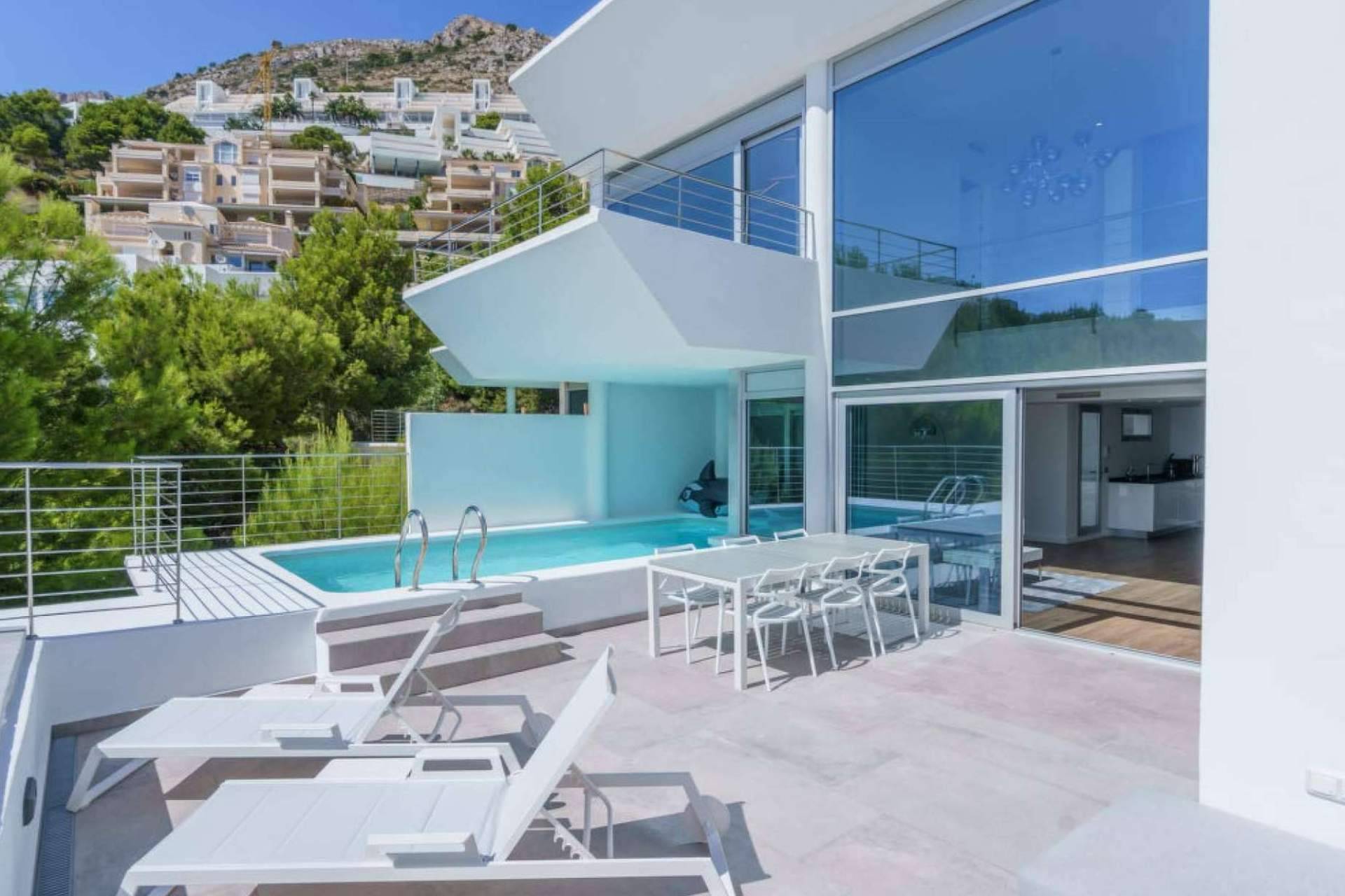 Redi Altea ofrece una amplia oferta en opciones de alquiler vacacional