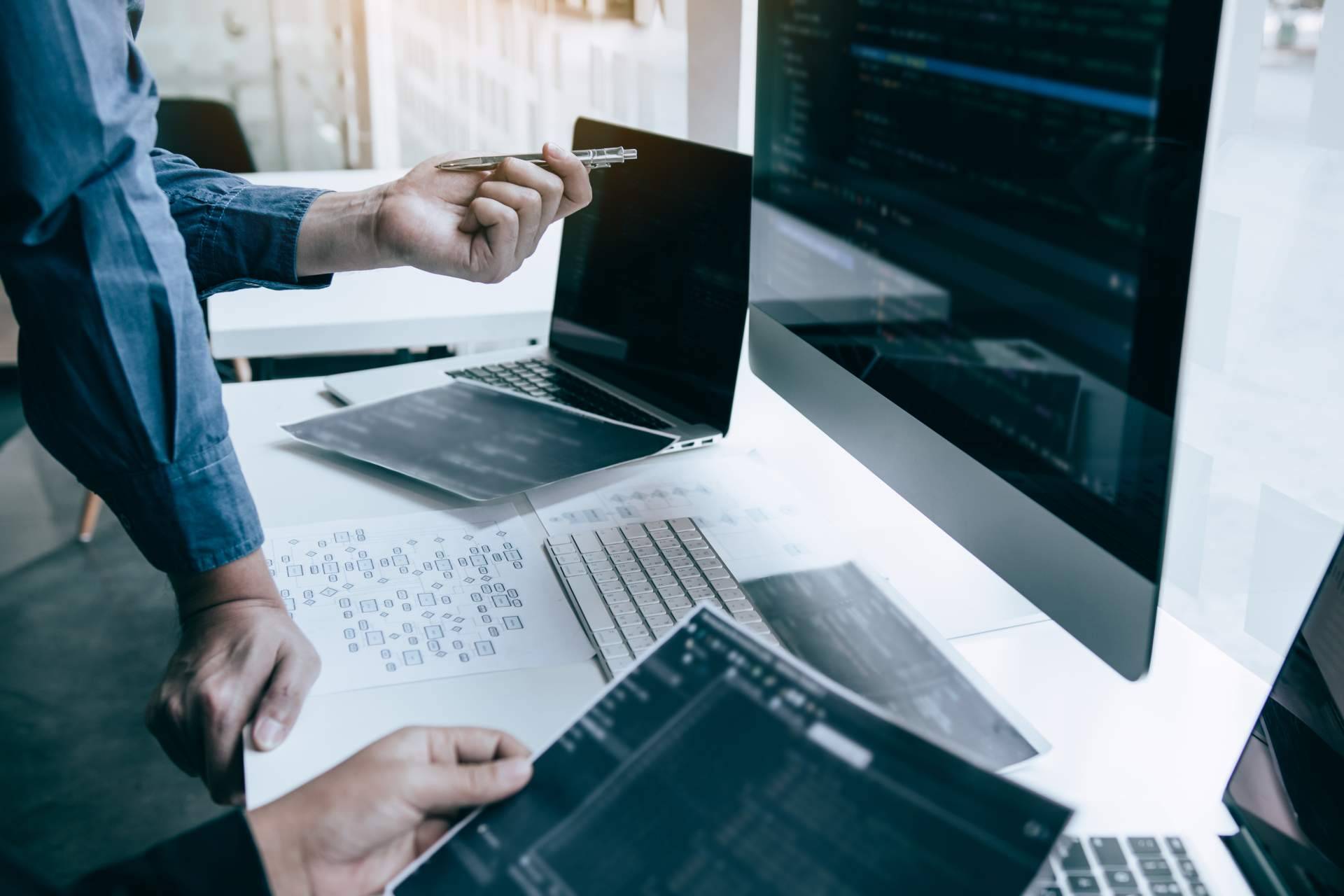 La manera en que un cliente explica su problema informático a un agente, elemento clave para su resolución