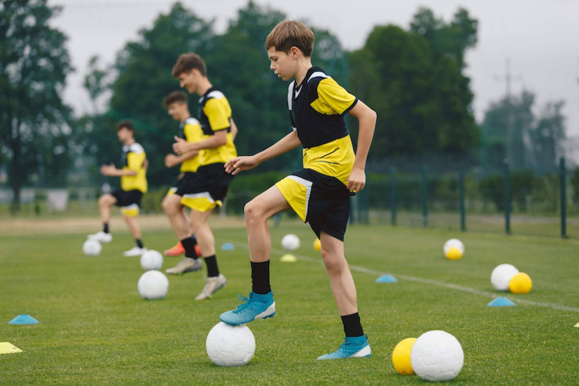 Aprender inglés practicando fútbol con entrenadores de un equipo favorito de la Liga Inglesa