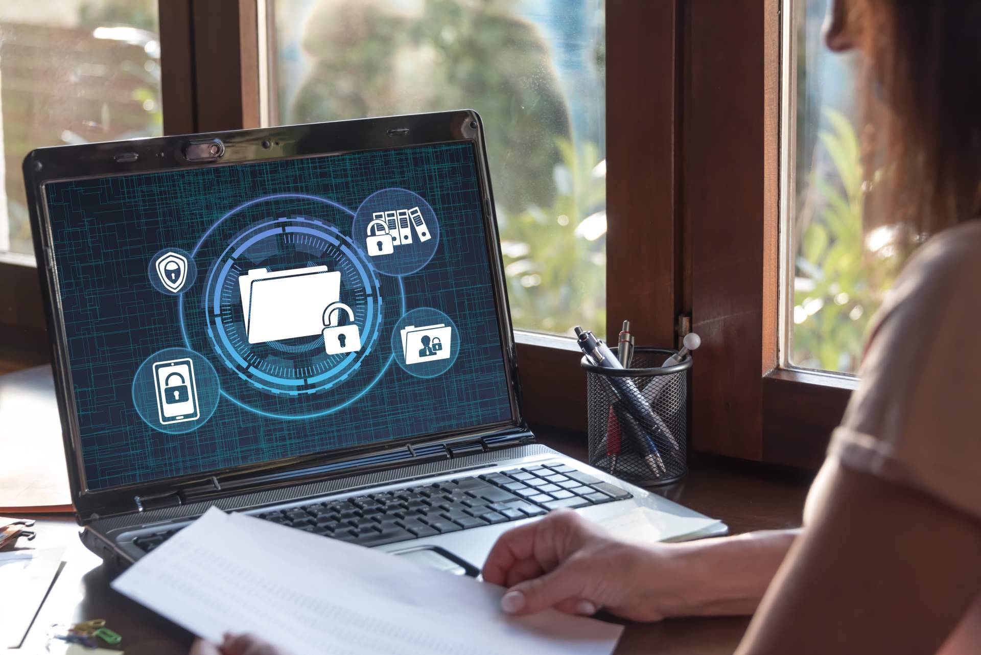 Protección de datos para empresas y autónomos, con Adaptanor