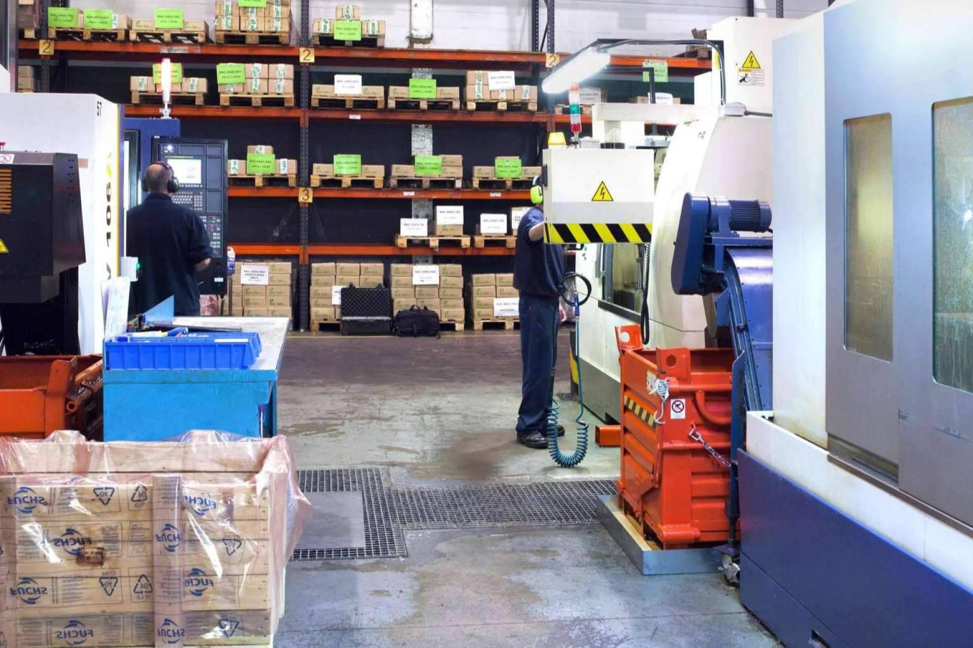 ¿Qué servicios ofrece la empresa de mecanizado CNC y decoletaje Mecanizados Inter 2000 SLU?
