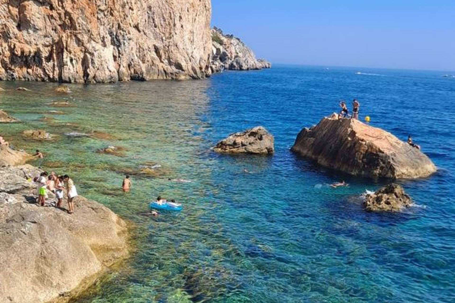 Colección de Flabelus con Tretze Shoes inspirada en la Costa Brava