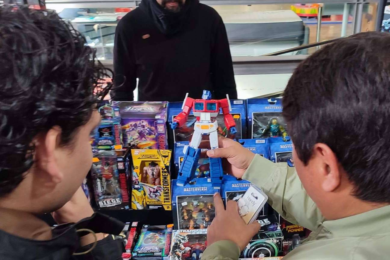 El mundo de los 'Transformers, un viaje a Cybertron' en el Mercado del Juguete de Madrid