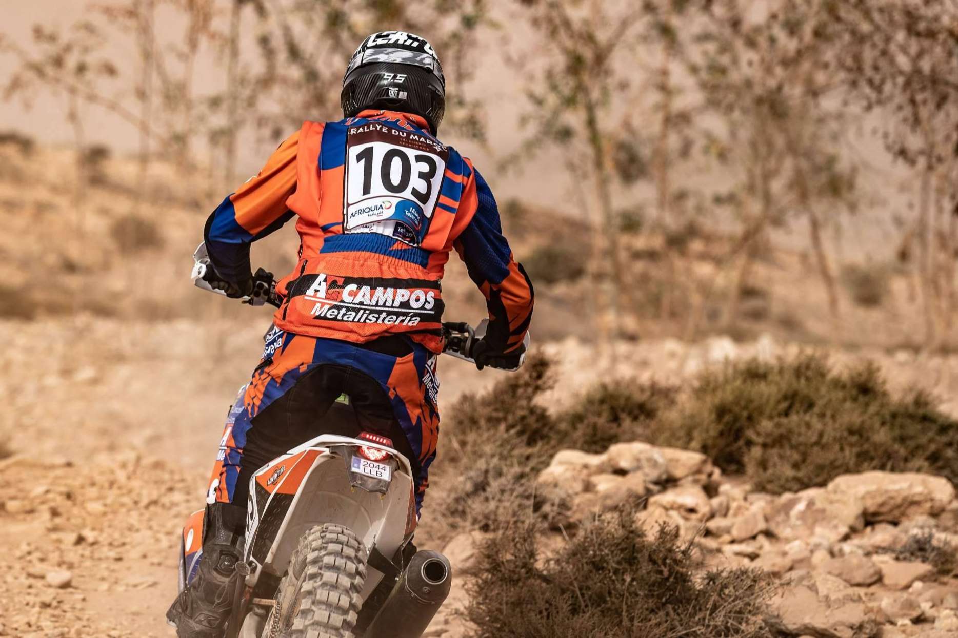 ADHESIVOSEMBARRADOS ofrece equipación para moto off road