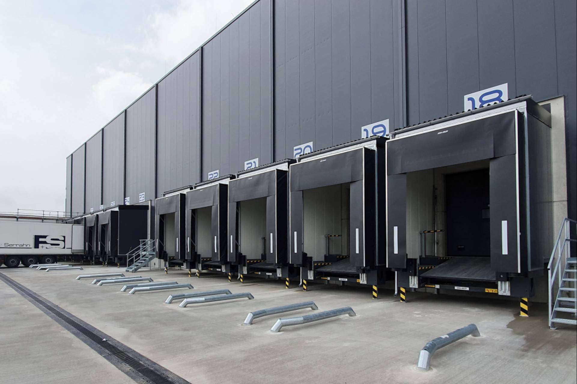 ASSA ABLOY cuenta con especialistas en equipos para carga y descarga