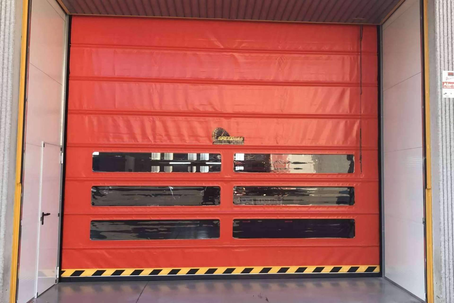 ACEFIC dispone de múltiples opciones de puertas automáticas, enrollables, seccionales y rápidas para garantizar su seguridad