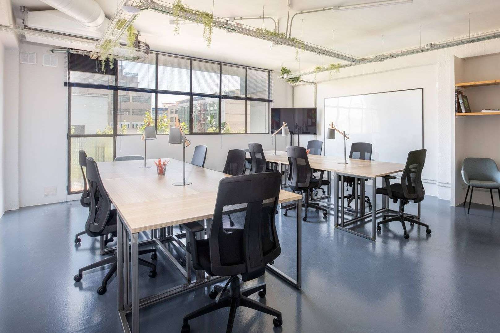 Sitandplug, una plataforma digital experta en oficinas flexibles