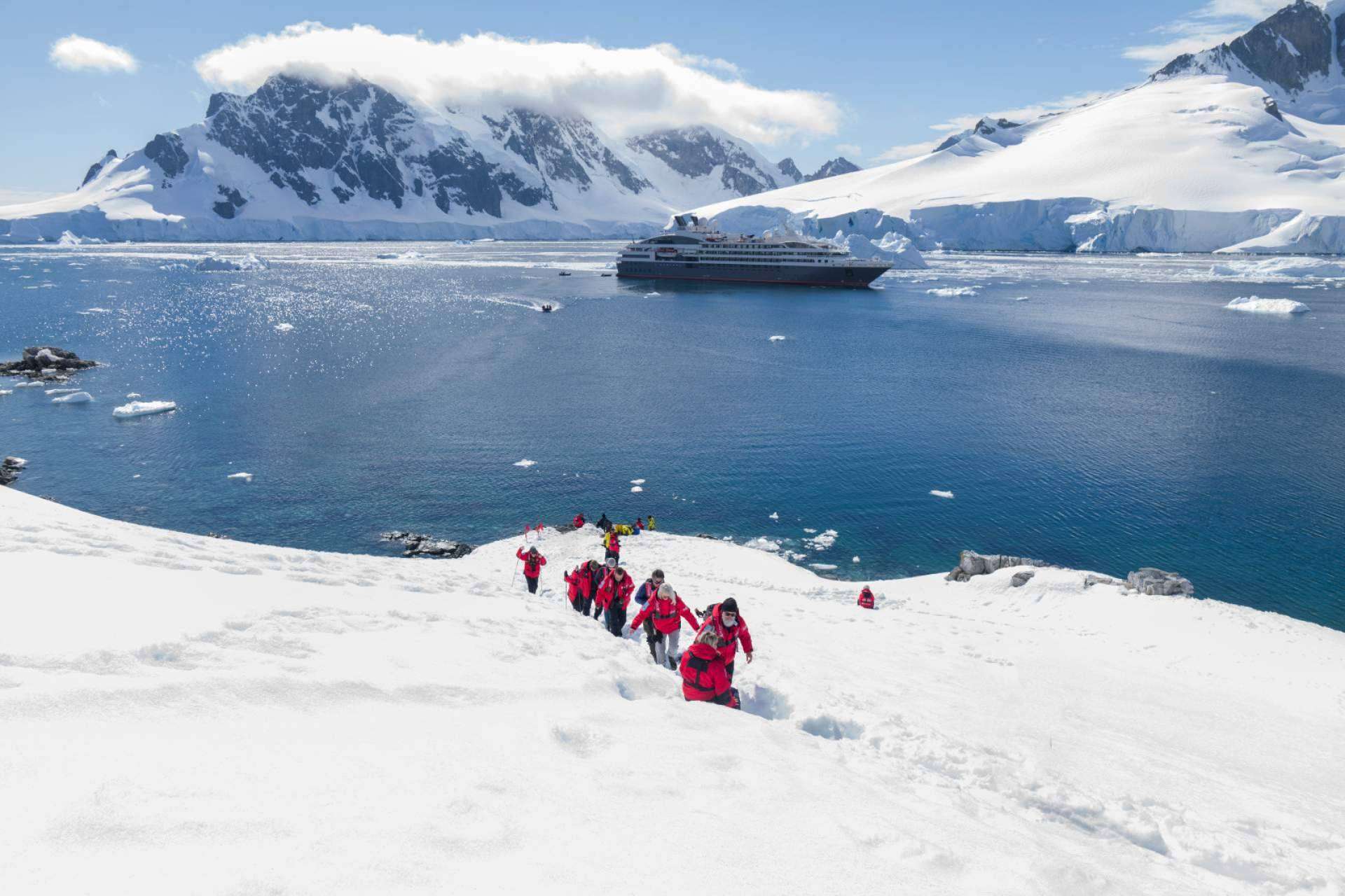 Explorando la Antártida con PONANT, una aventura única y sostenible