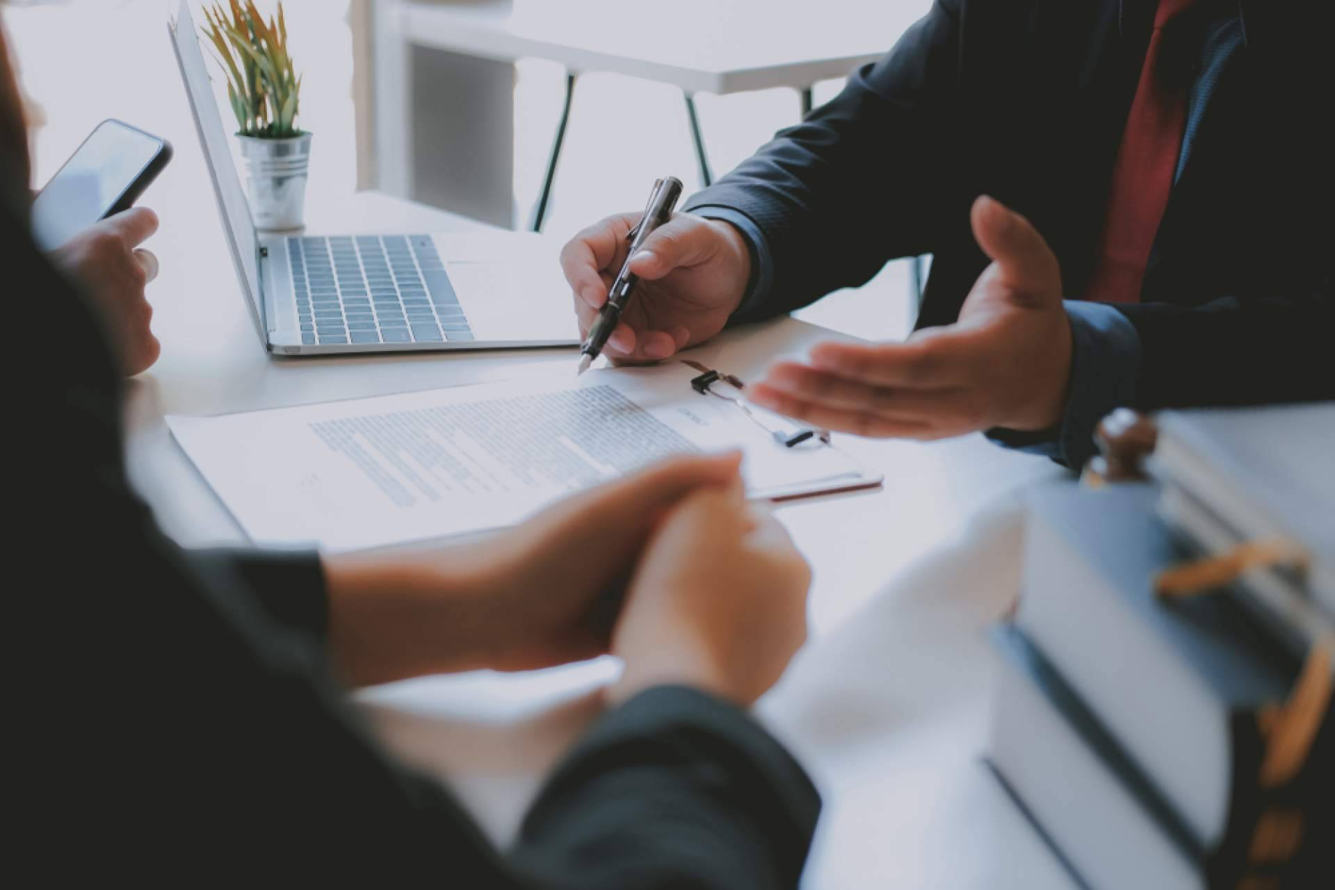 Las ventajas de contratar una asesoría legal antes de comprar o vender una propiedad, por Grupo PREIC