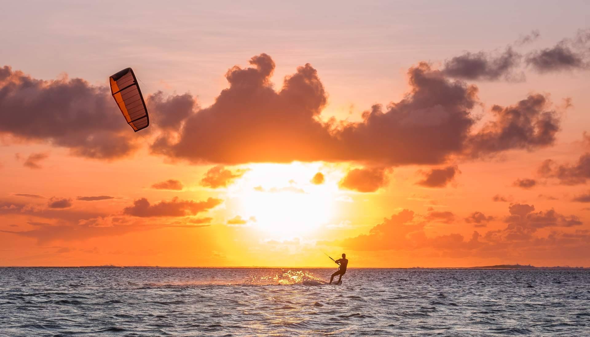 Mucho Viento Viajes cuenta todo lo imprescindible para iniciarse en el kitesurf