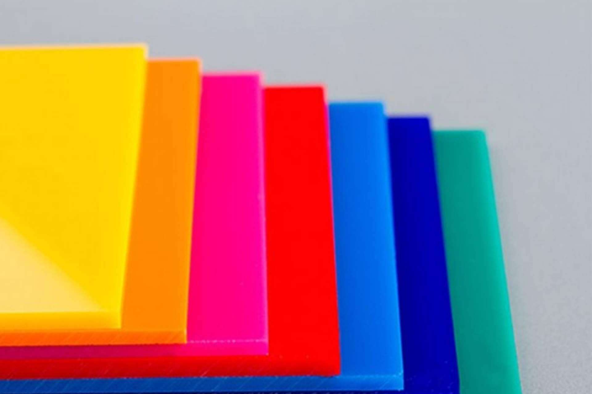 Amplia variedad de placas de plástico para numerosas aplicaciones disponibles en Claraboyas Matilla