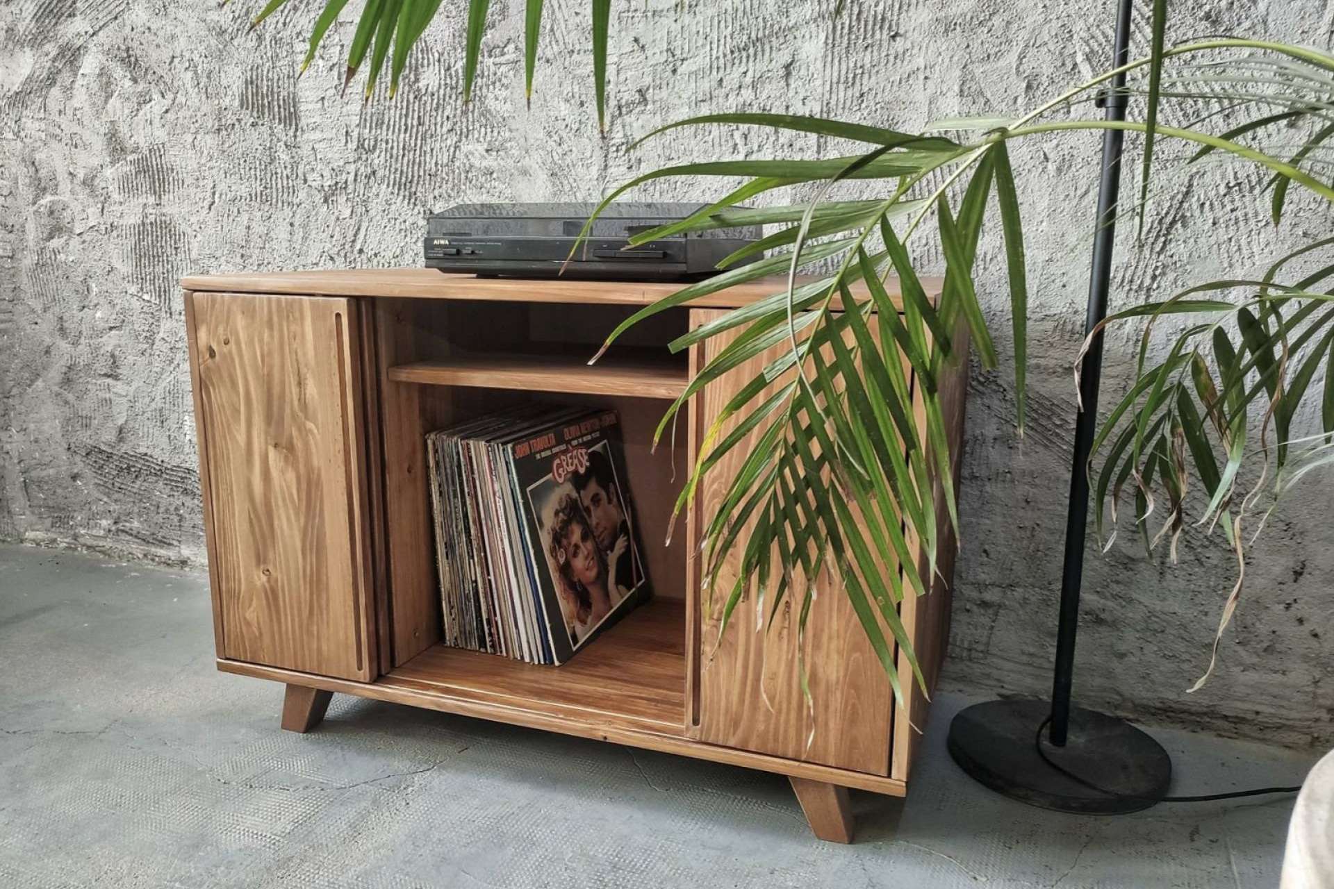 Cómo es la guía para elegir el mueble para tocadiscos perfecto