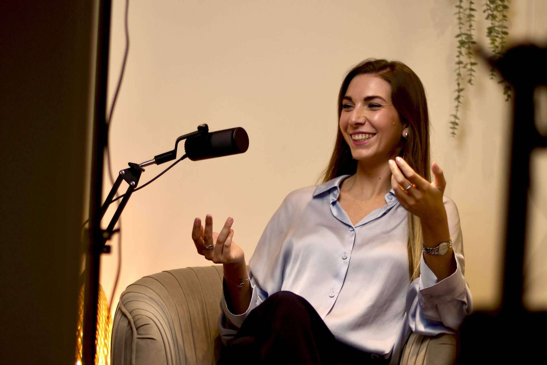 La fundadora de Hygge Bienestar, Mar Escobedo Romero, concede una entrevista