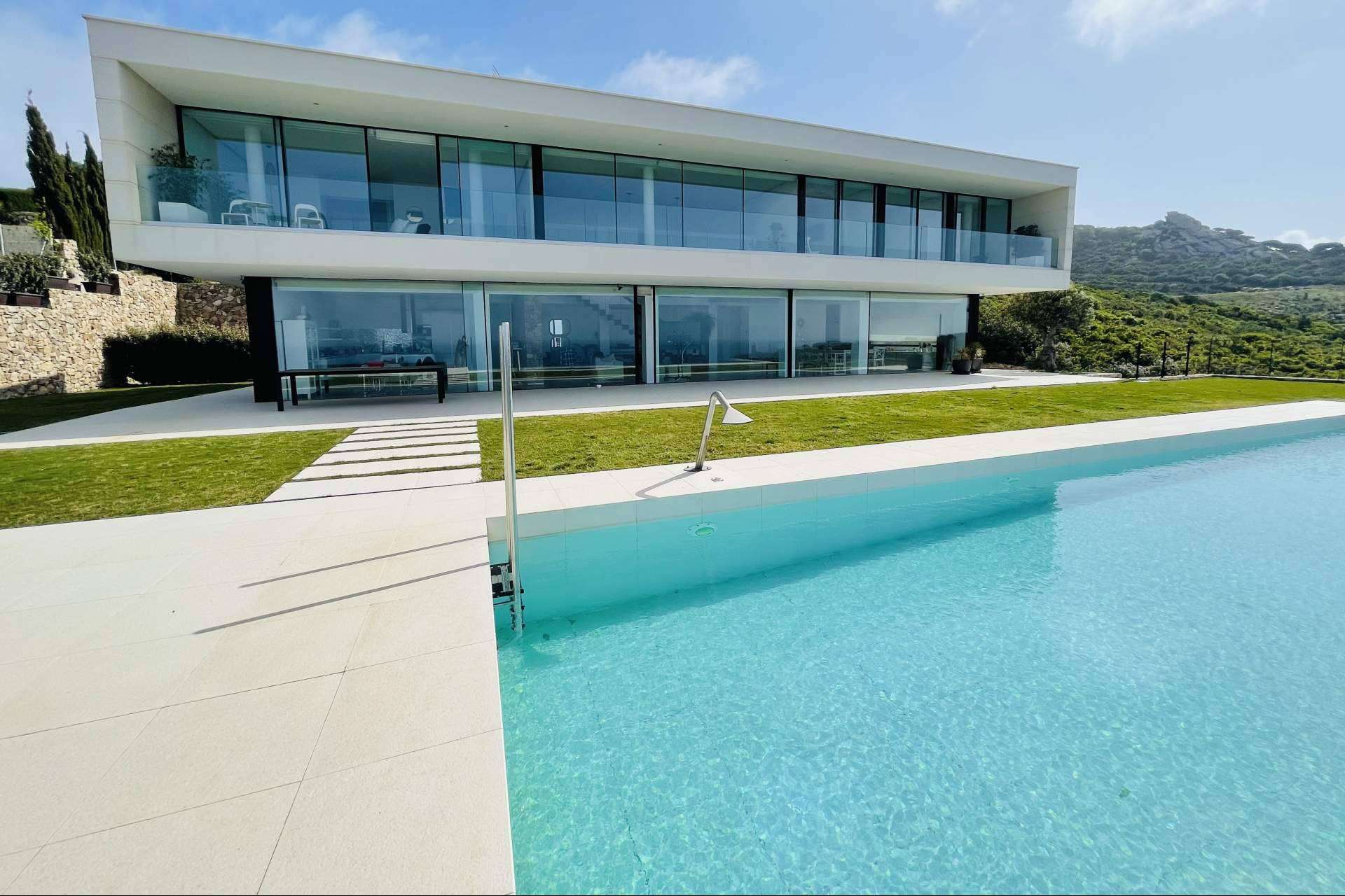 ¿Dónde encontrar una villa de lujo en un entorno único en Zahara de los Atunes? Villa Alkaram