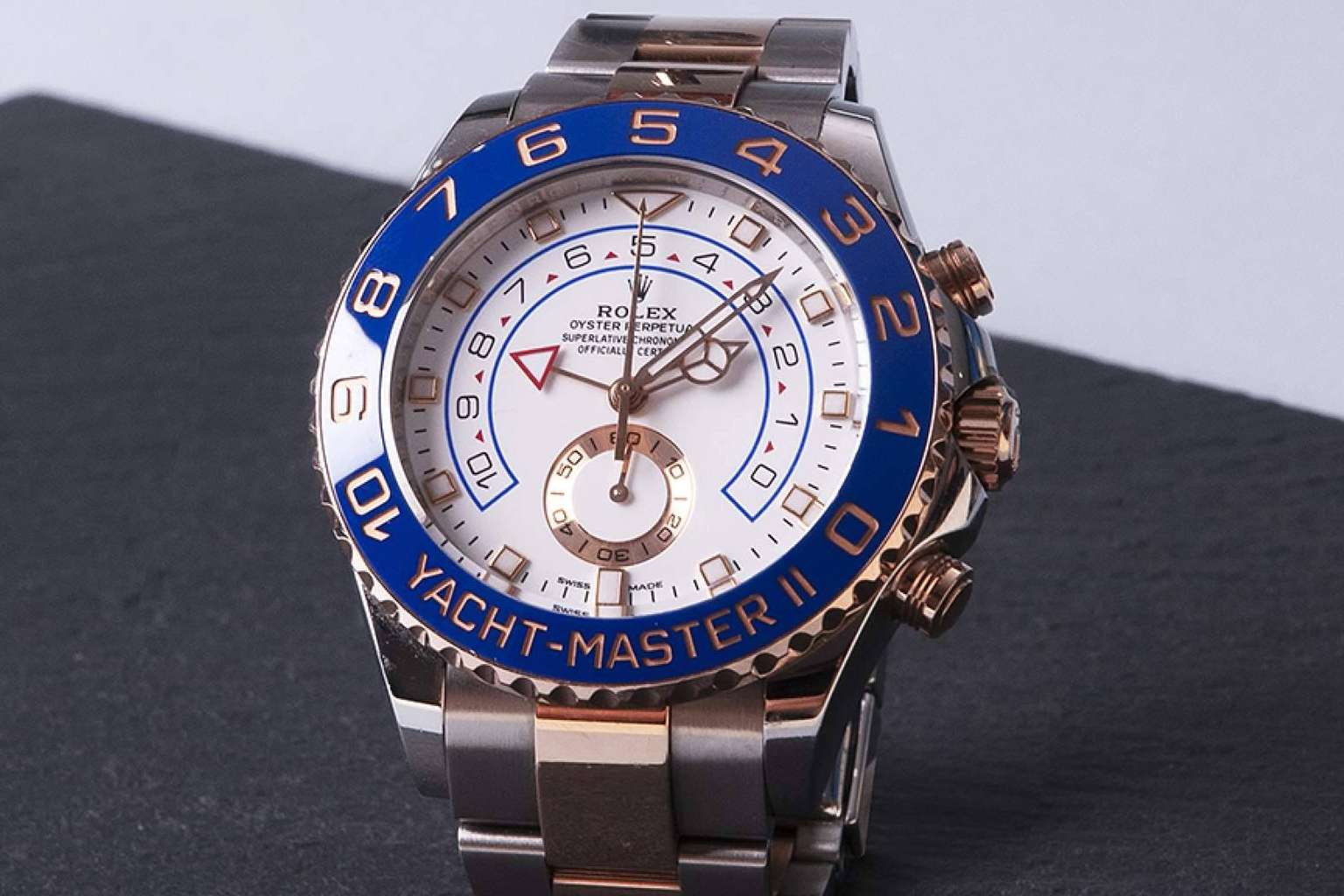 Conocer las ventajas de vender un reloj de lujo a una tienda especializada frente a un particular
